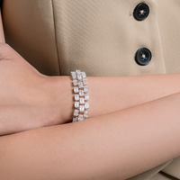 The Sovereign Heart Cuff | white-gold bracelet with EF color and VVS-VS clarity diamonds