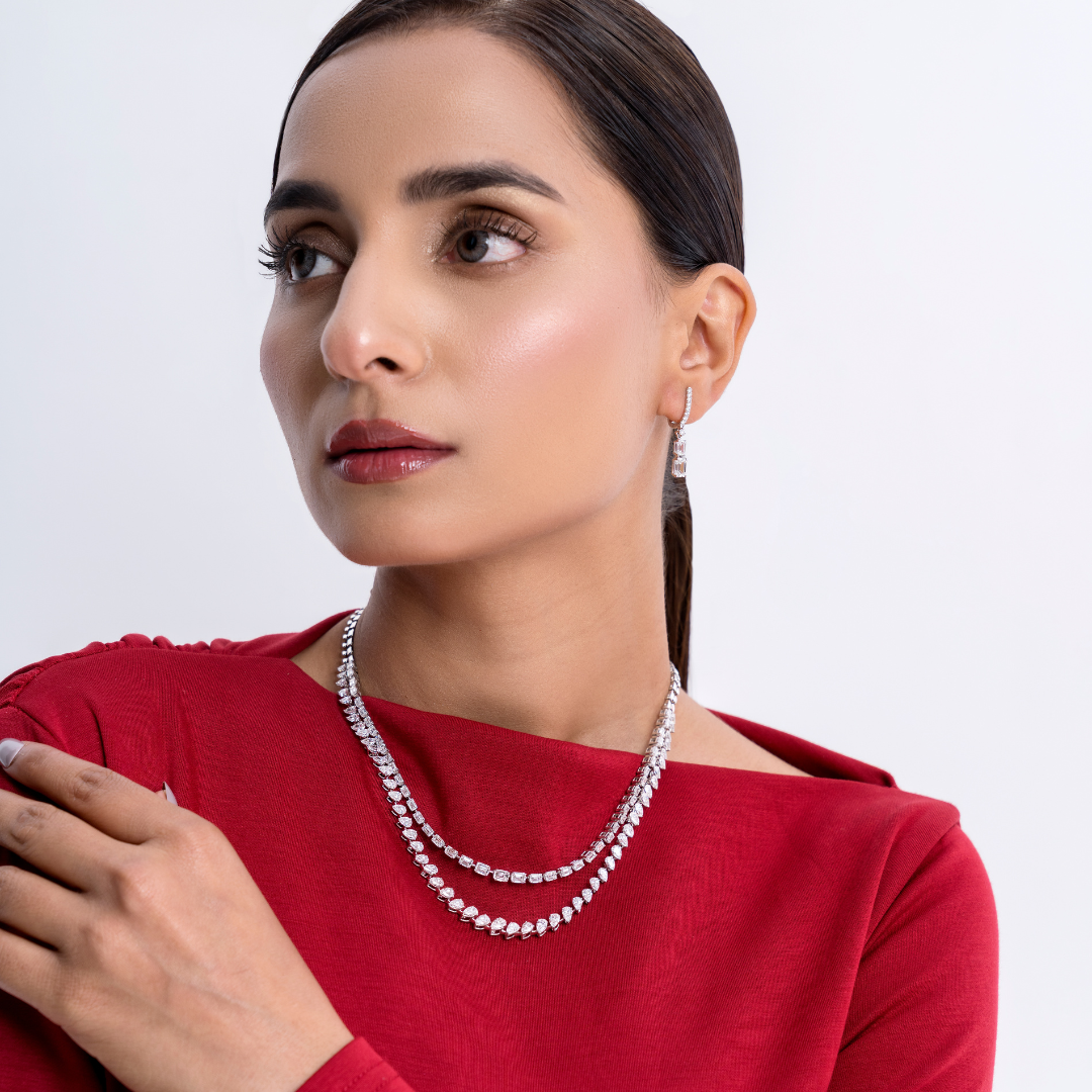 The Regal Solitaire Sceptre | white-gold necklace with EFG color and VVS-VS clarity diamonds