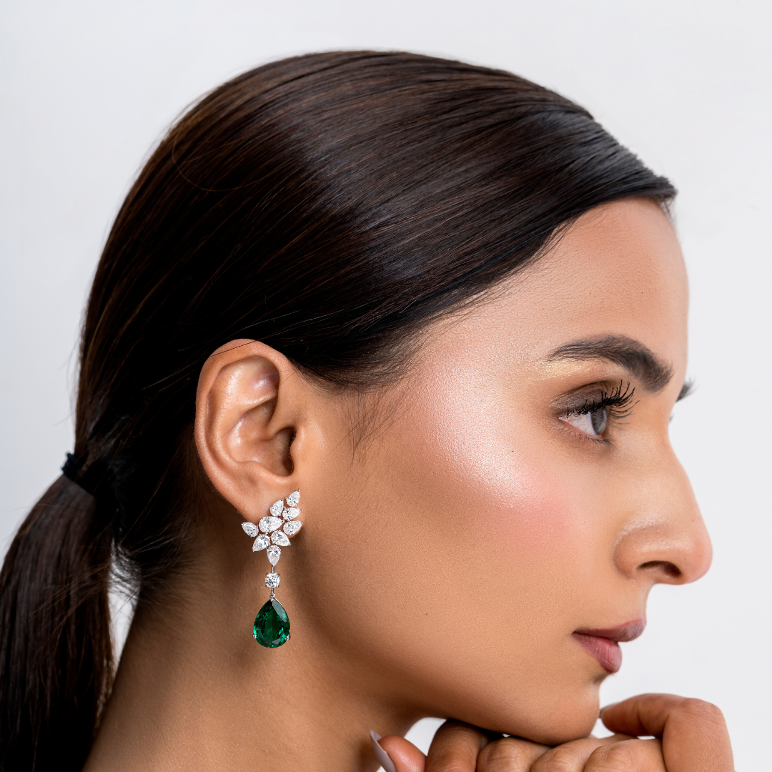 The Royal Flush Solitaires | white-gold earrings with EF color and VVS-VS clarity diamonds