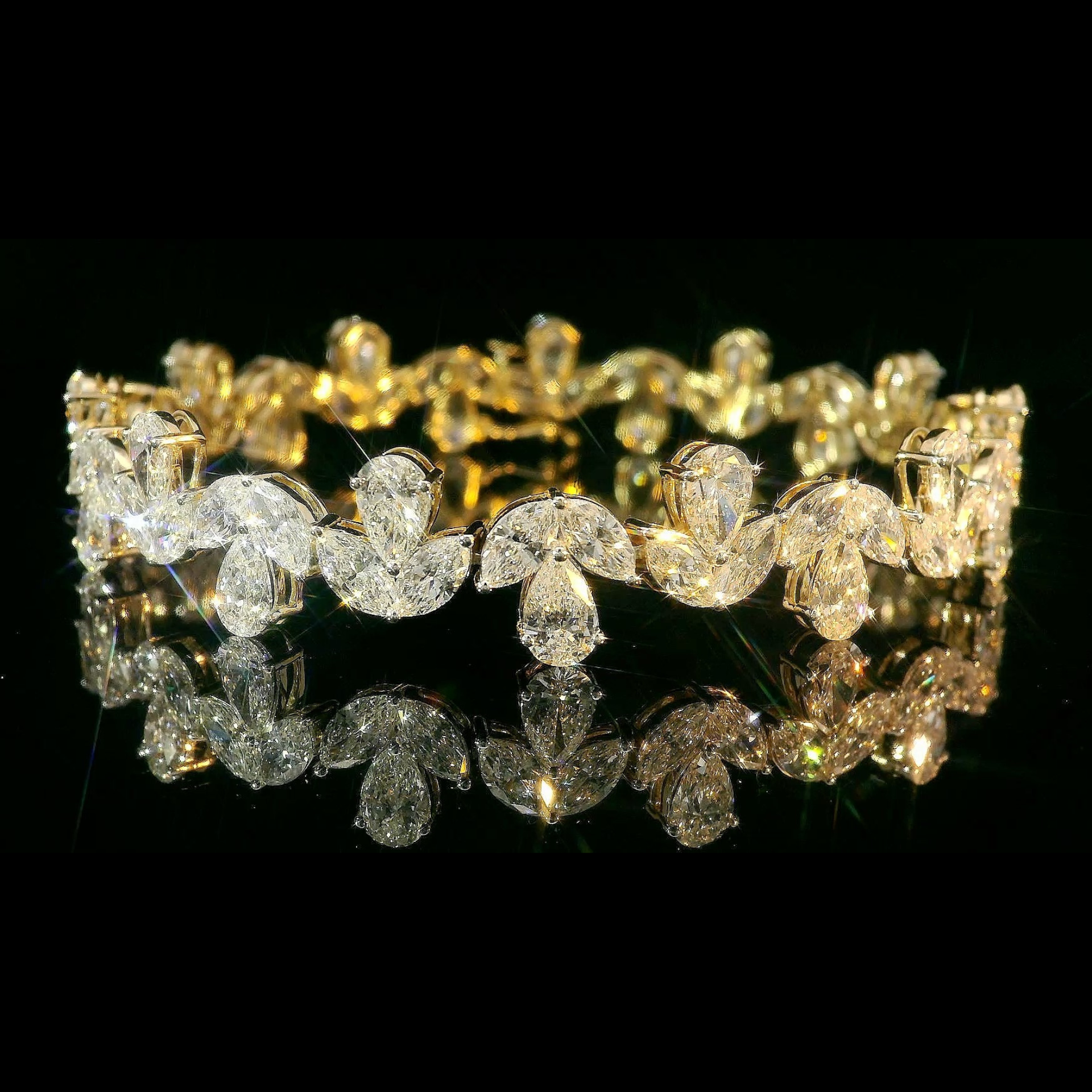 The Gilded Dynasty Armlet | gold bracelet with EF color and VVS-VS clarity diamonds