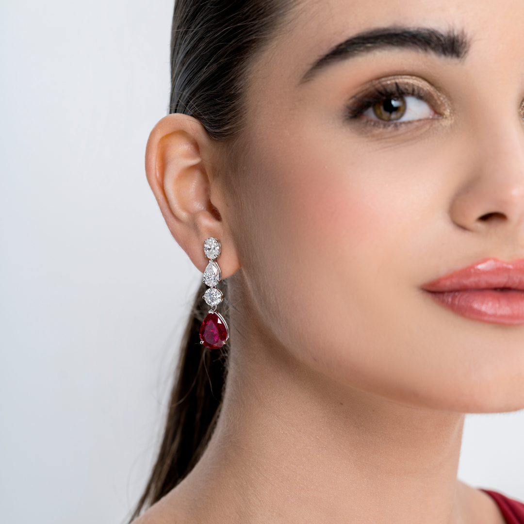 The Crimson Jewel | white-gold earrings with EF color and VVS-VS clarity diamonds