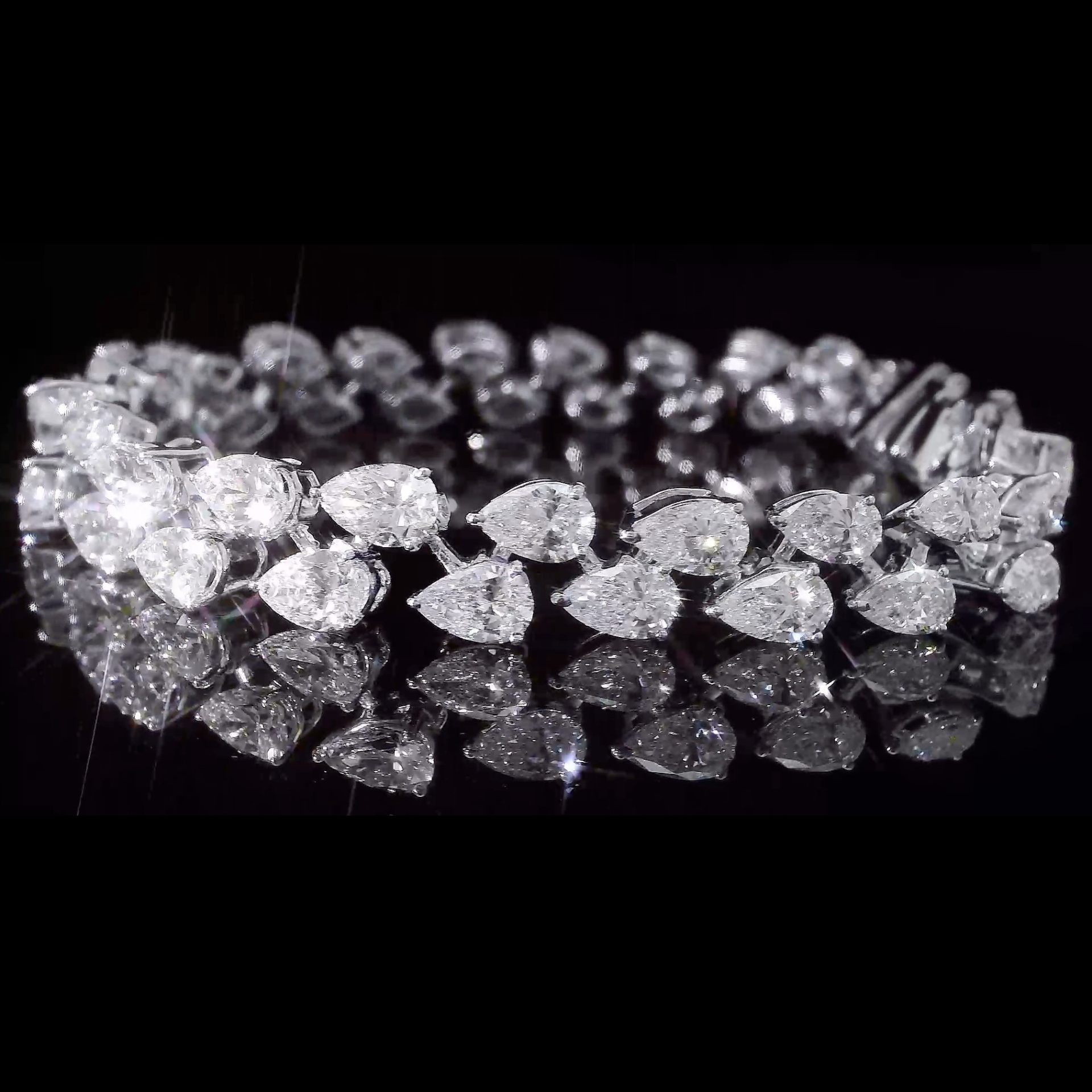 The Celestial Rain | white-gold bracelet with EF color and VVS-VS clarity diamonds
