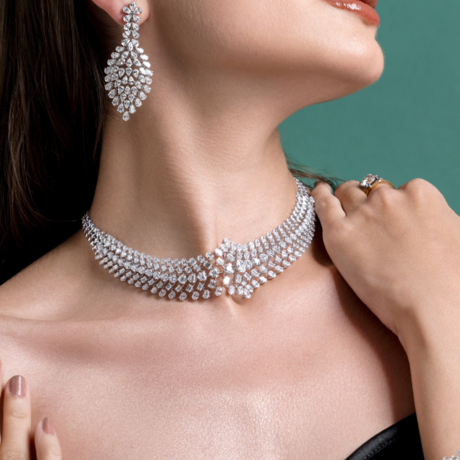 The Celestial Star | white-gold necklace with EF color and VVS-VS clarity diamonds