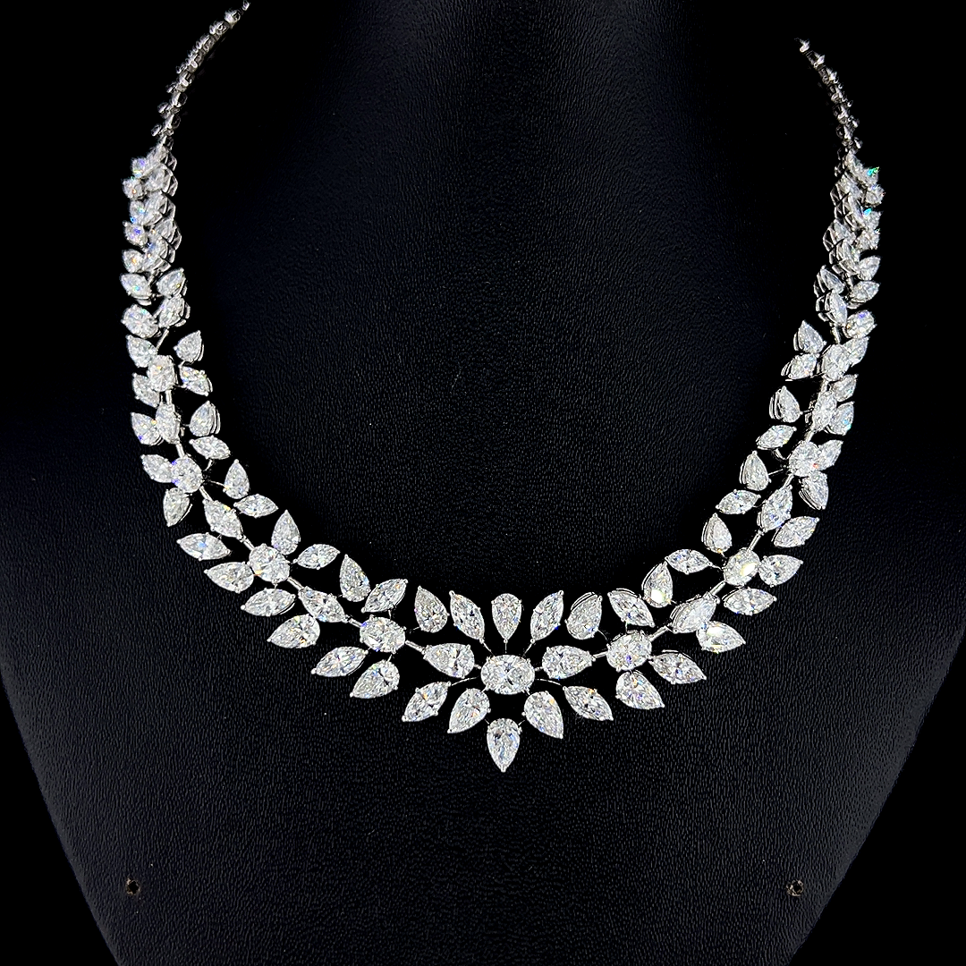 The Royal Sweetness | white-gold necklace with EF color and VVS-VS clarity diamonds