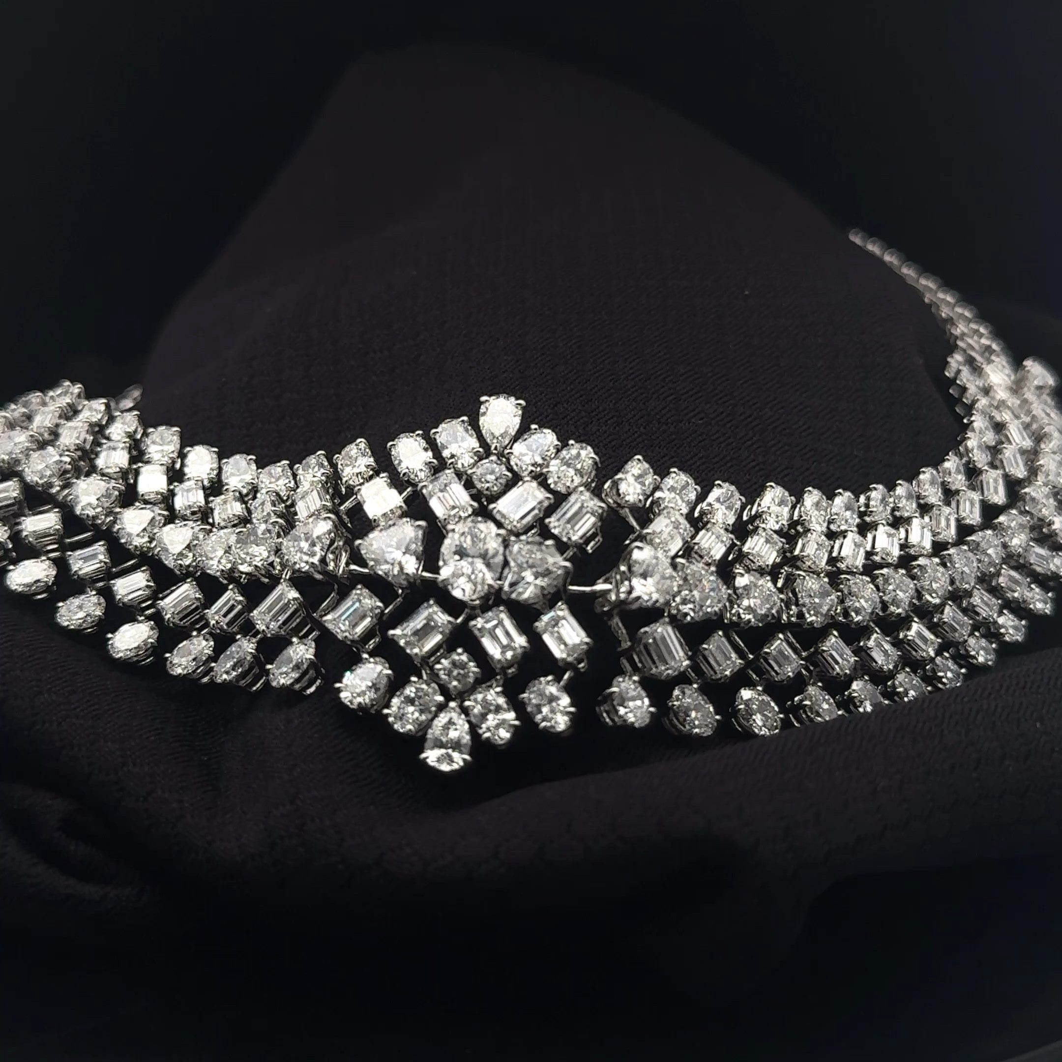 The Celestial Star | white-gold necklace with EF color and VVS-VS clarity diamonds