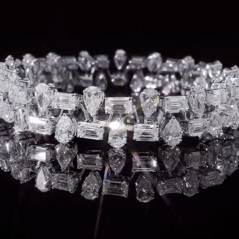 The Royal Elegance Cuff | white-gold bracelet with EF color and VVS-VS clarity diamonds