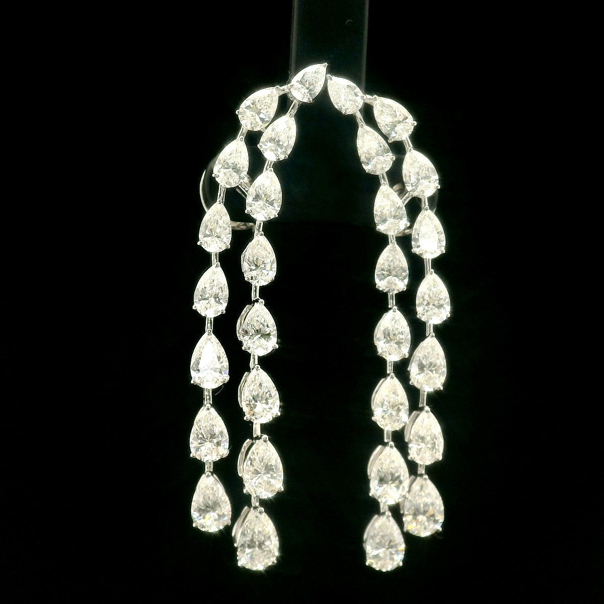The Moonlight Royale | white-gold earrings with EF color and VVS-VS clarity diamonds