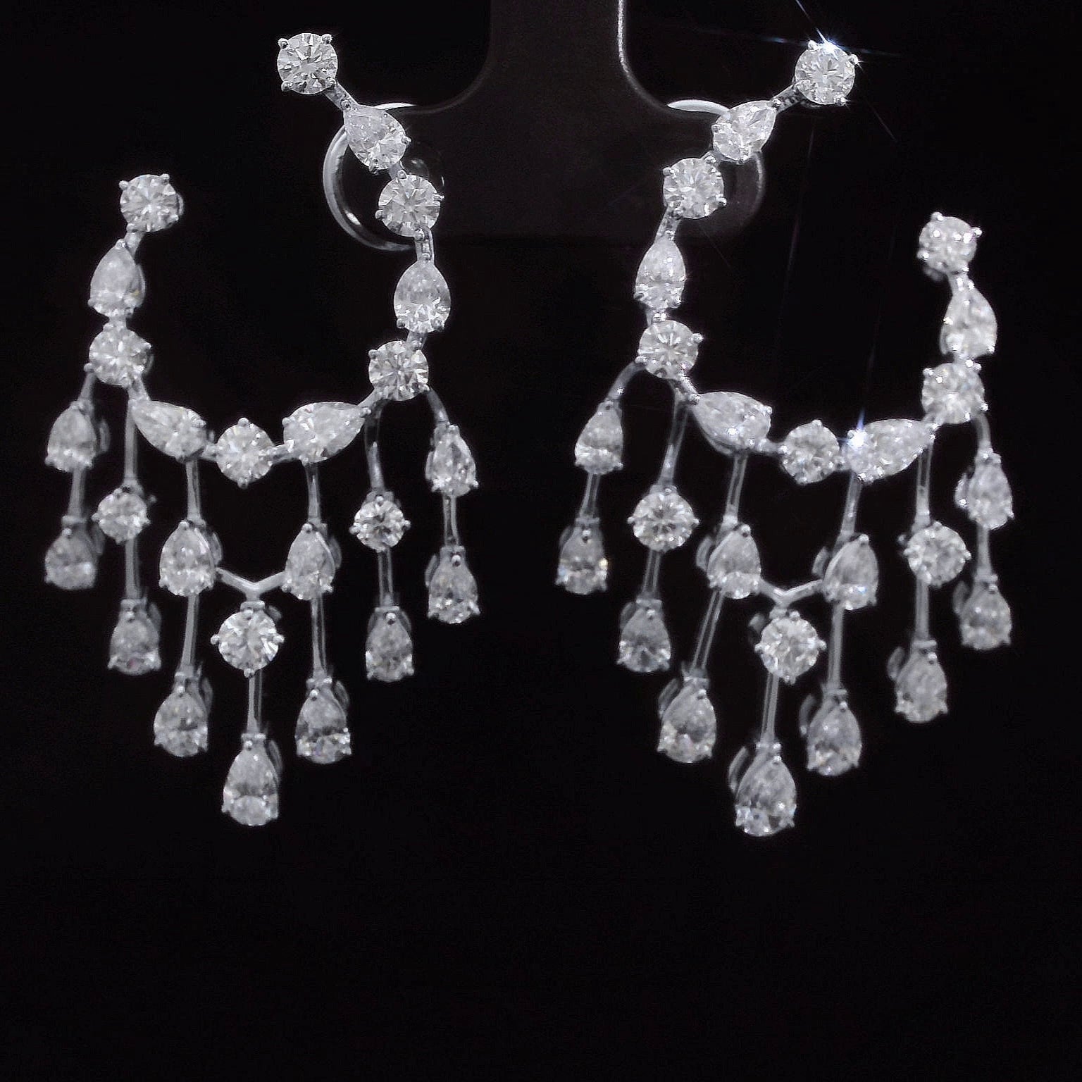 The Stellar Constellation | white-gold earrings with EF color and VVS-VS clarity diamonds