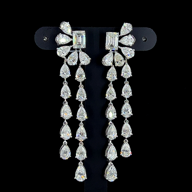 The Diamond Embrace Couture | white-gold earrings with EF color and VVS-VS clarity diamonds