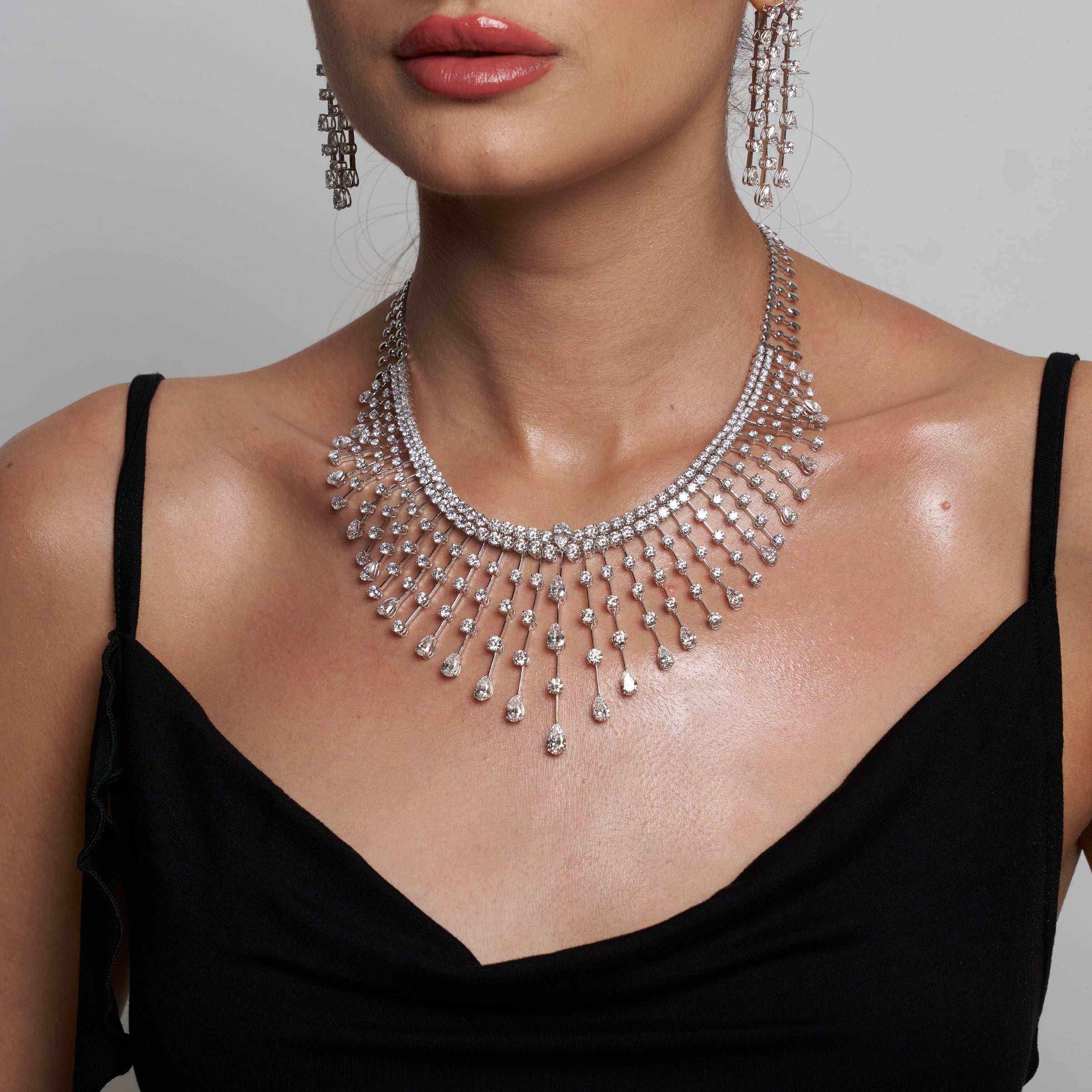 The Dewdrop Crown | white-gold necklace with EF color and VVS-VS clarity diamonds