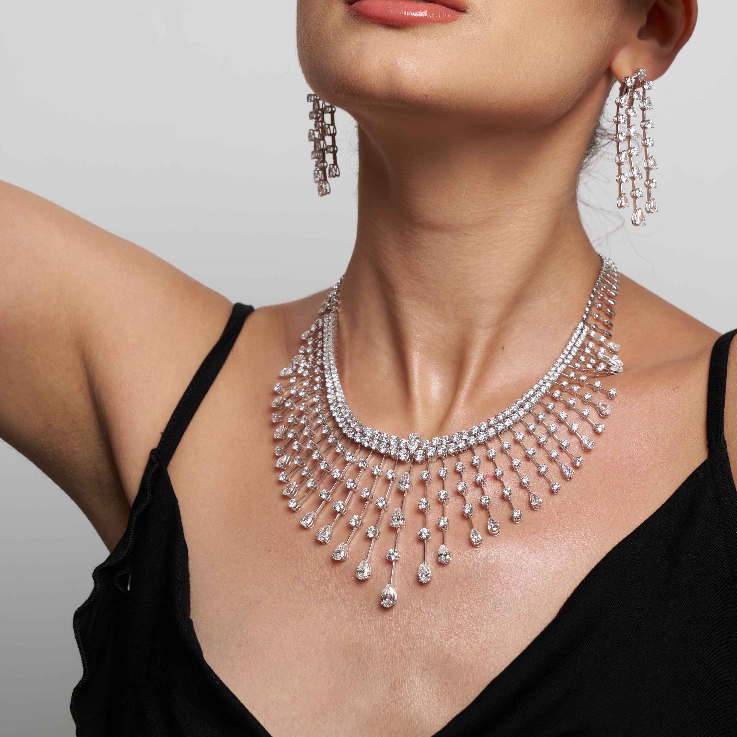 The Dewdrop Crown | white-gold necklace with EF color and VVS-VS clarity diamonds