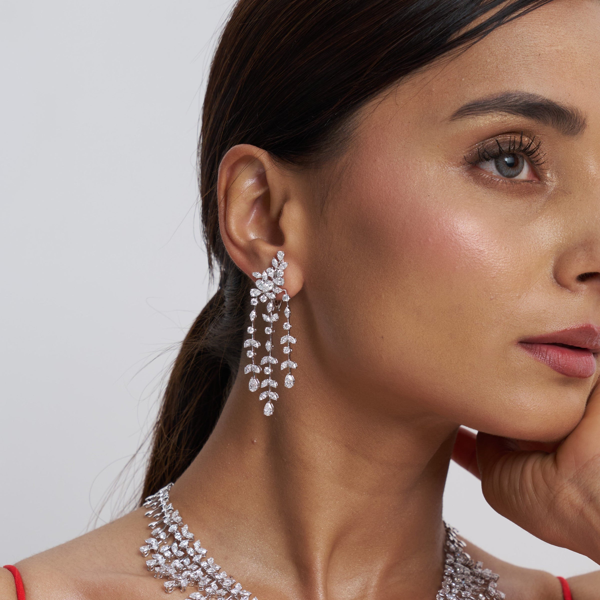 The Twilight Royale | white-gold earrings with EF color and VVS-VS clarity diamonds