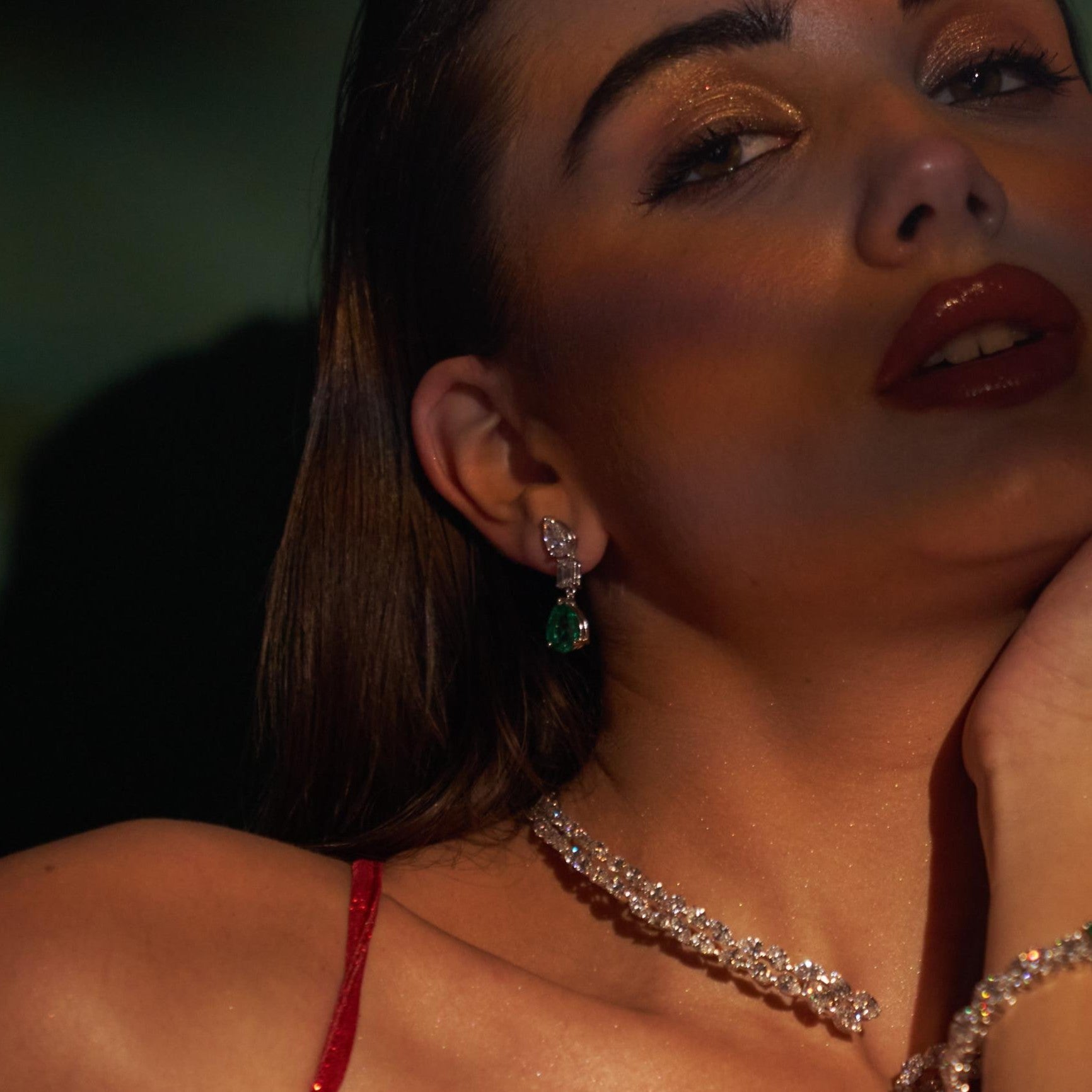 The Empress' Emerald Teardrop | white-gold earrings with EF color and VVS-VS clarity diamonds