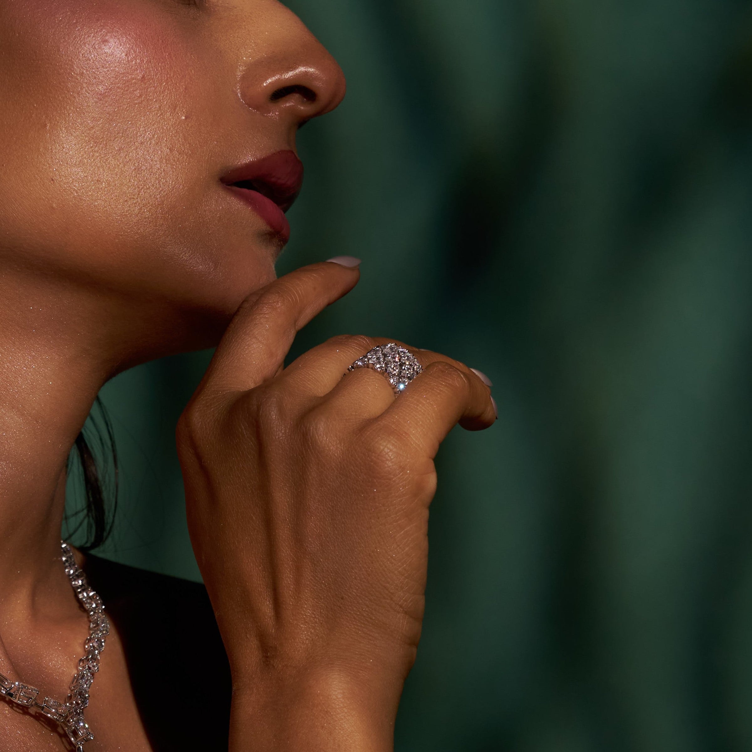 The Paradise Solitaire | white-gold ring with EF color and VVS-VS clarity diamonds