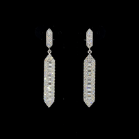 The Queen's Aura Heirlooms | white-gold earrings with EF color and VVS-VS clarity diamonds