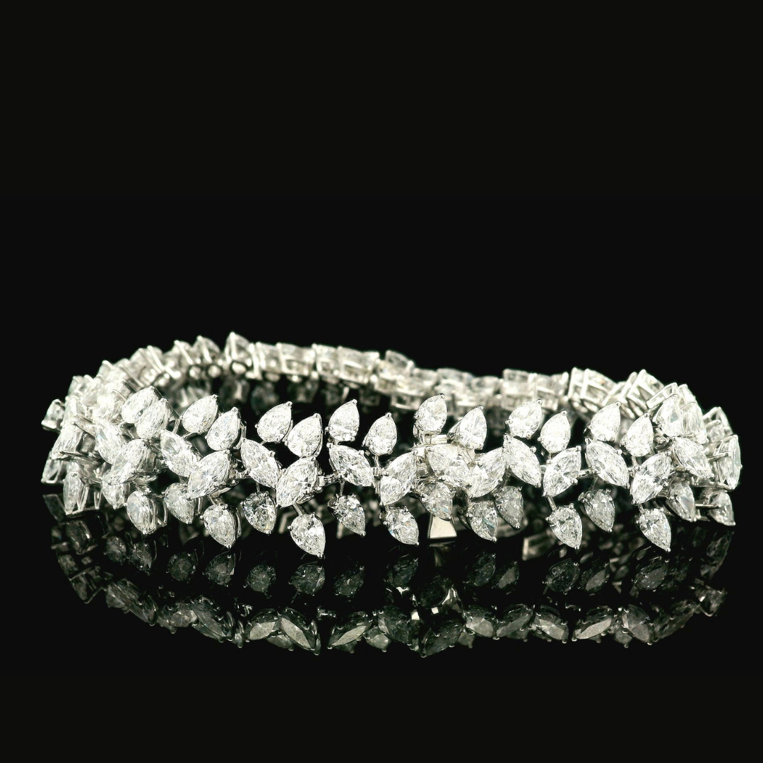 The Infinite Lumière Cuff | white-gold bracelet with EF color and VVS-VS clarity diamonds