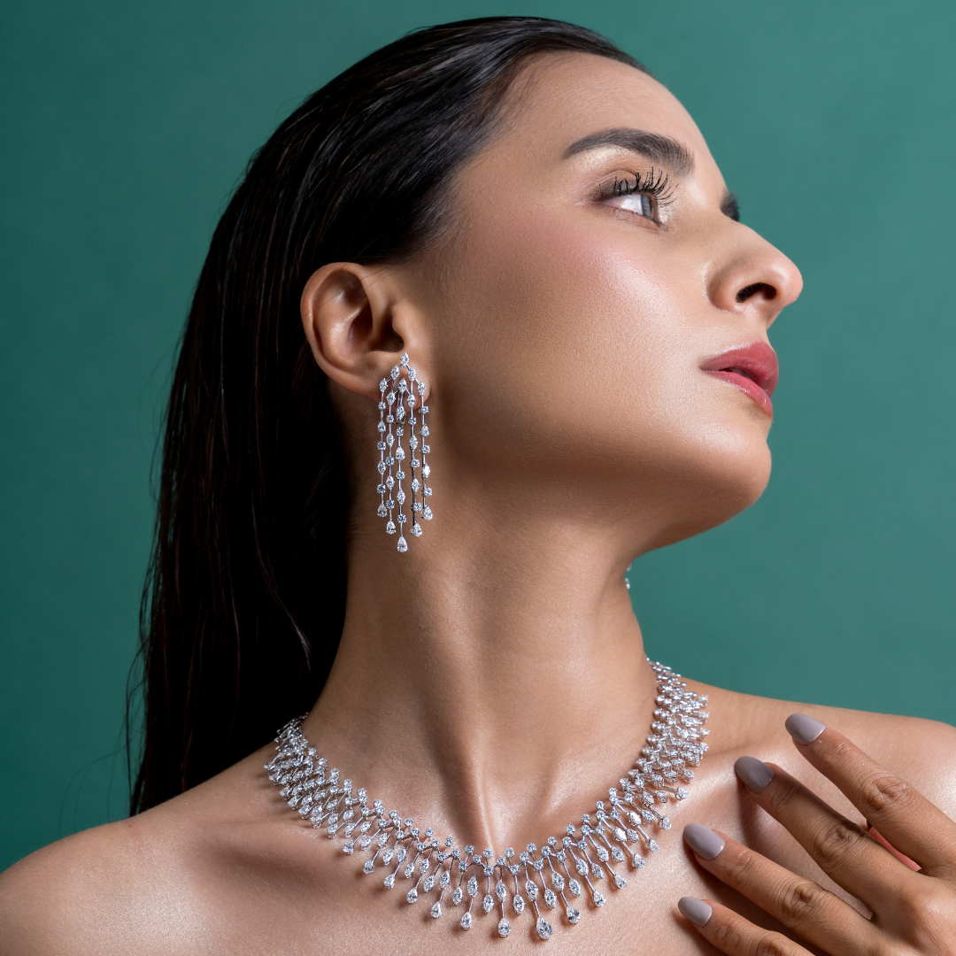 The Brilliance Royale | white-gold earrings with EF color and VVS-VS clarity diamonds