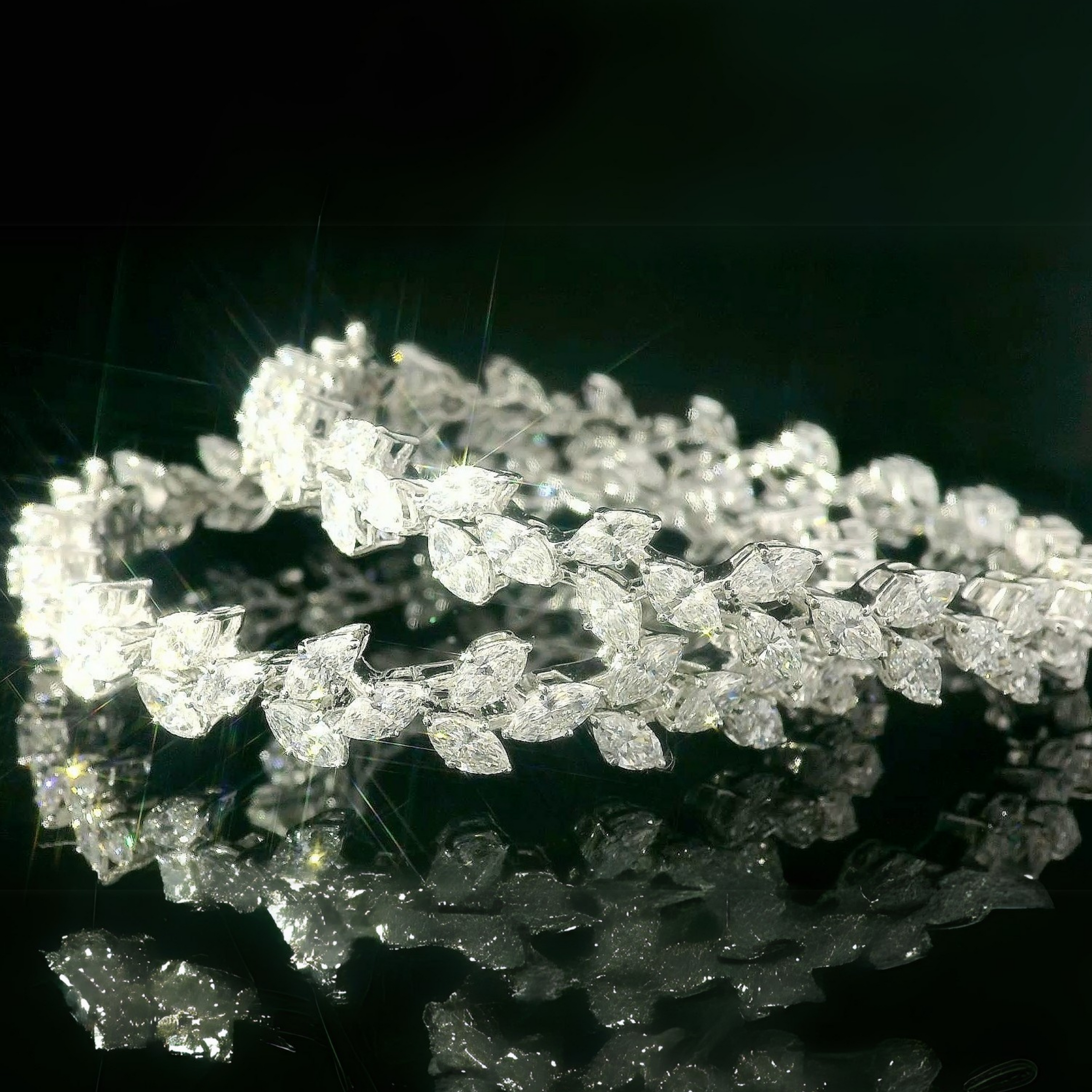 The Crown Jewels Bangle | white-gold Bangle with EF color and VVS-VS clarity diamonds